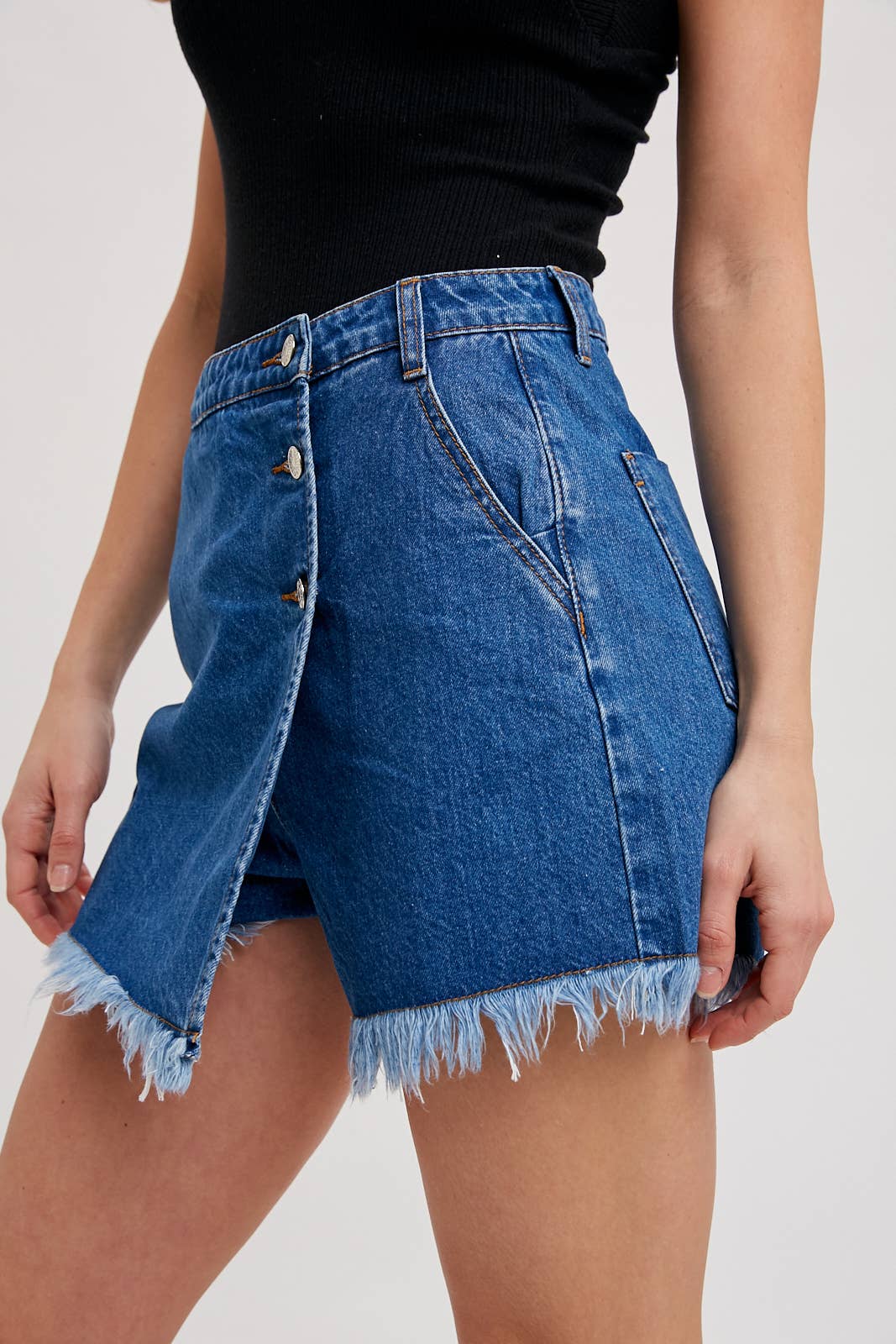 DENIM FRAYED-TRIM SKORT